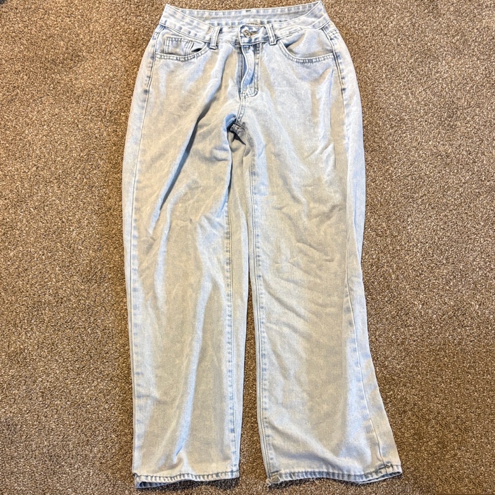 SHEIN Light Wash Jeans w/ Pink Bow Pocket Detail – Size 28